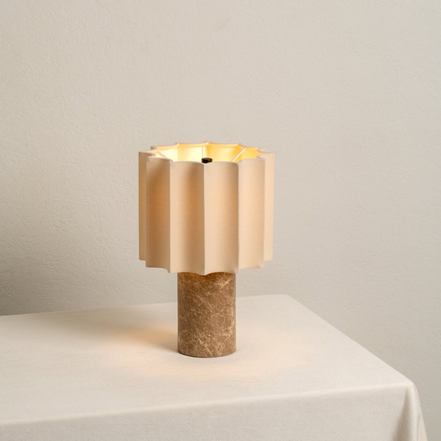 Dalli Trådlampa | Touch Dimming | Spansk Denari Marmor | Bärbar Sängbord | Brick by Brick