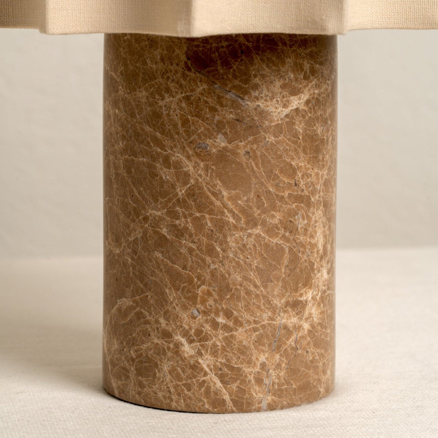 Dalli Trådlampa | Touch Dimming | Spansk Denari Marmor | Bärbar Sängbord | Brick by Brick