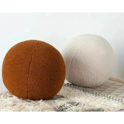Farrah Kudd - Nordiskt Ball-Plush-Kudde
