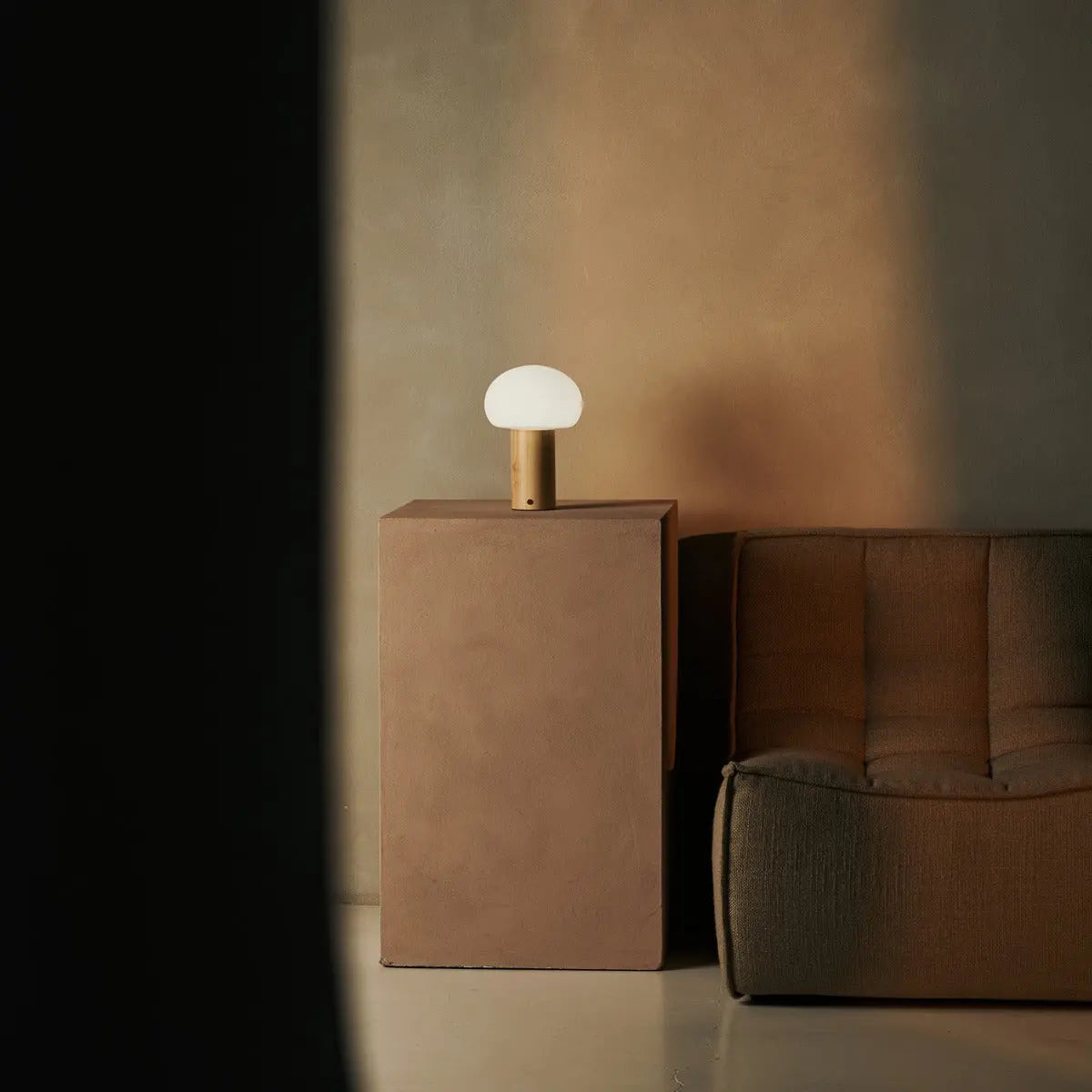 Lumari Senso | Dimbar bordslampa i trä och glas med batteri