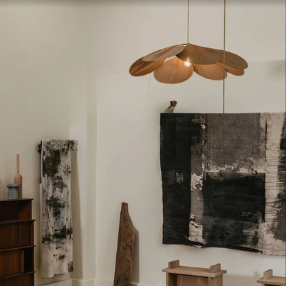 Elegant pendellampa med blomblad-design – inspirerad av naturen