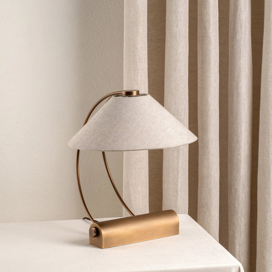 Deska Bordslampa Åldrad Messing | Elegant Arbetsbelysning | Linne Skärm | Rotar Dimmer | Brick by Brick