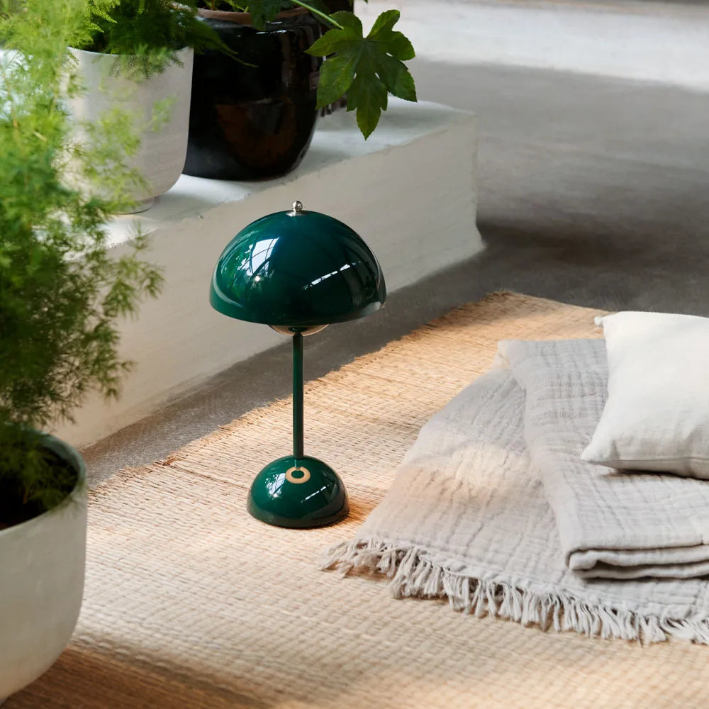 Flowerpot V2 – Stilren Bordslampa i Metall med LED-belysning