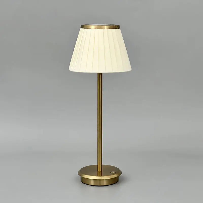 LumiCopper – Trådlampa i Koppar med Veckad Lampskärm, Elegant LED-lampa