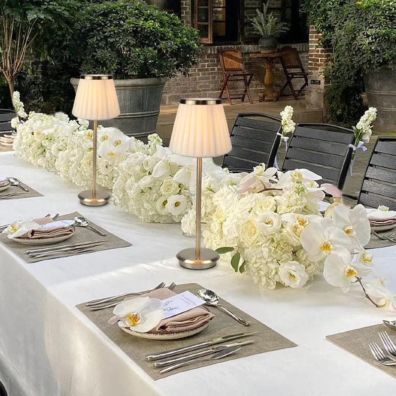 LumiCopper – Trådlampa i Koppar med Veckad Lampskärm, Elegant LED-lampa