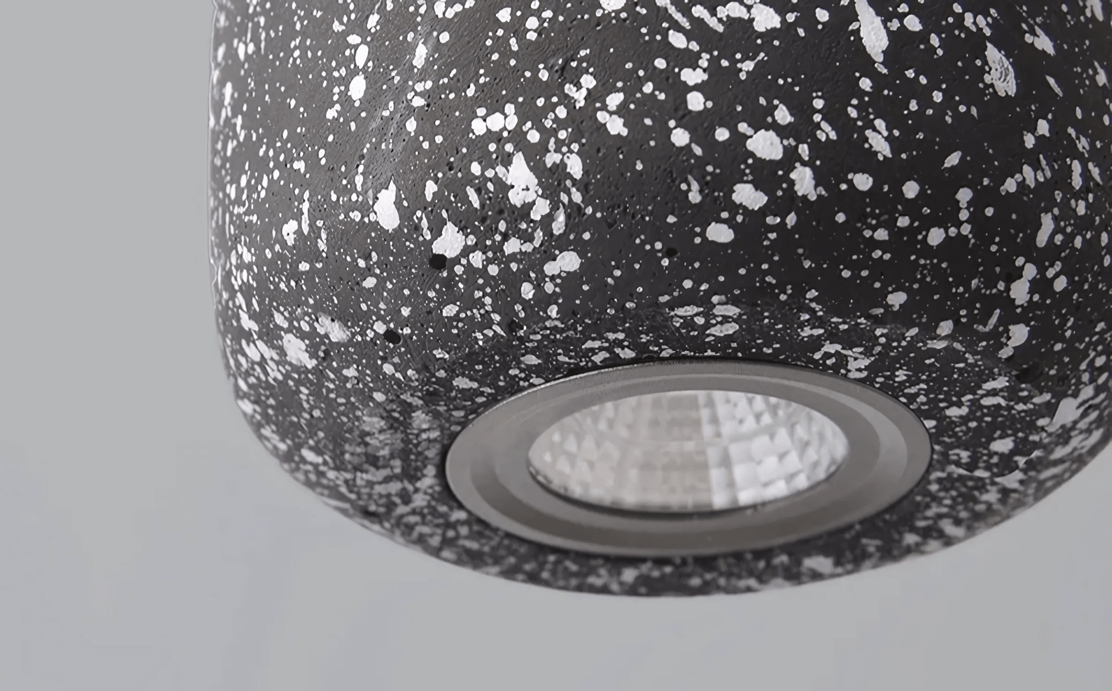 Kiva Cast | Hänglampa i betong med industridesign och LED-teknik