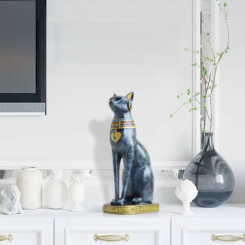 Carvallo Elegance – Egyptisk kattfigur med guldaccenter