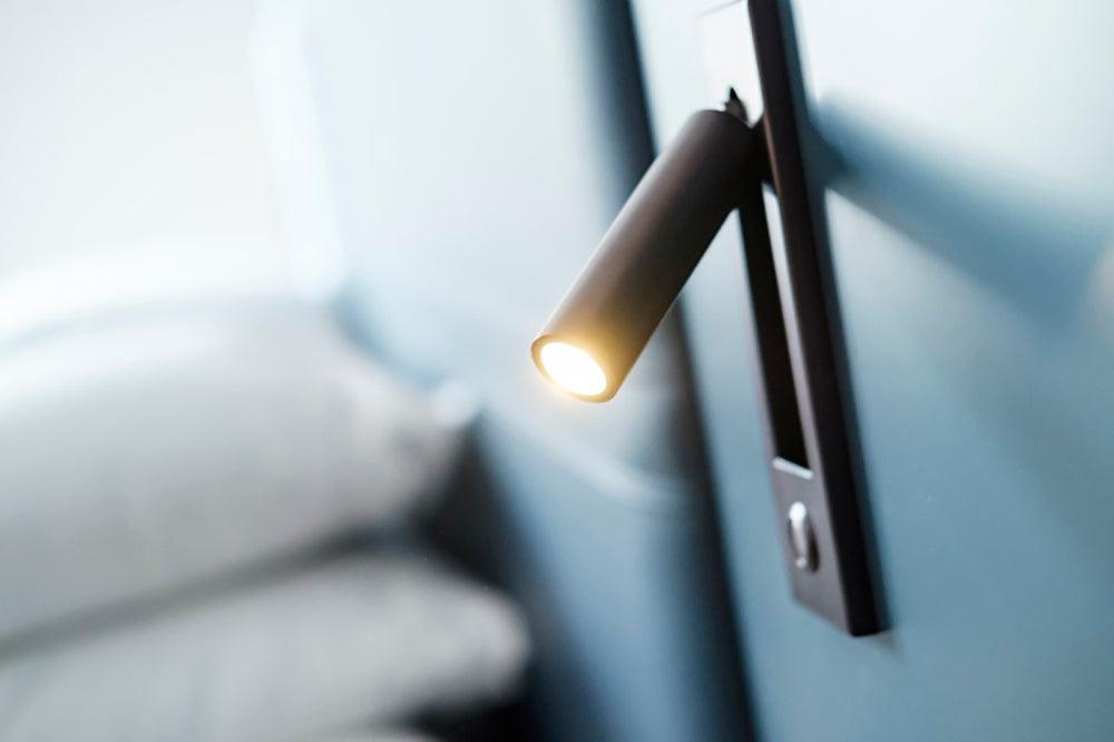 GlowNest - Inbyggd Nattduksbord Vägglampa