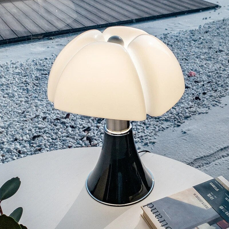 Eva LED-bordslampa – Höj- och sänkbar, dimbar och med touch-kontroll för elegant belysning
