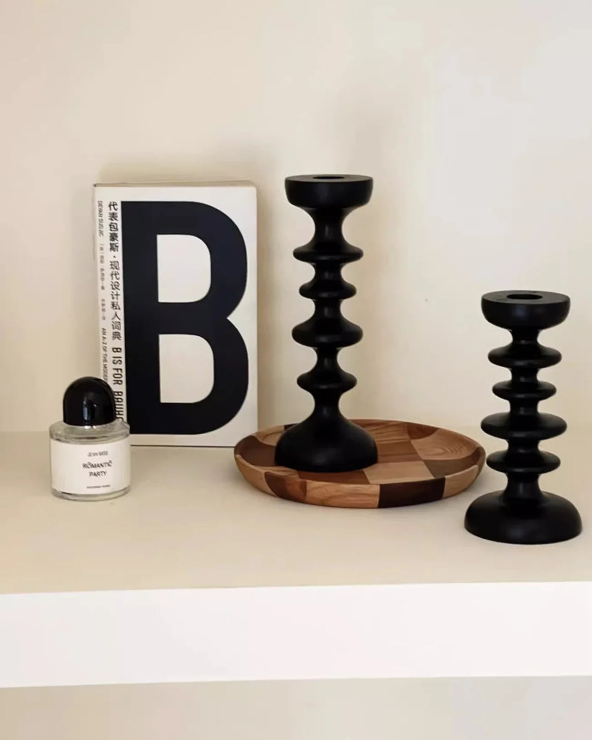 Carvallo Sculptor – Lyxig Träljushållare med Skulptural Elegans