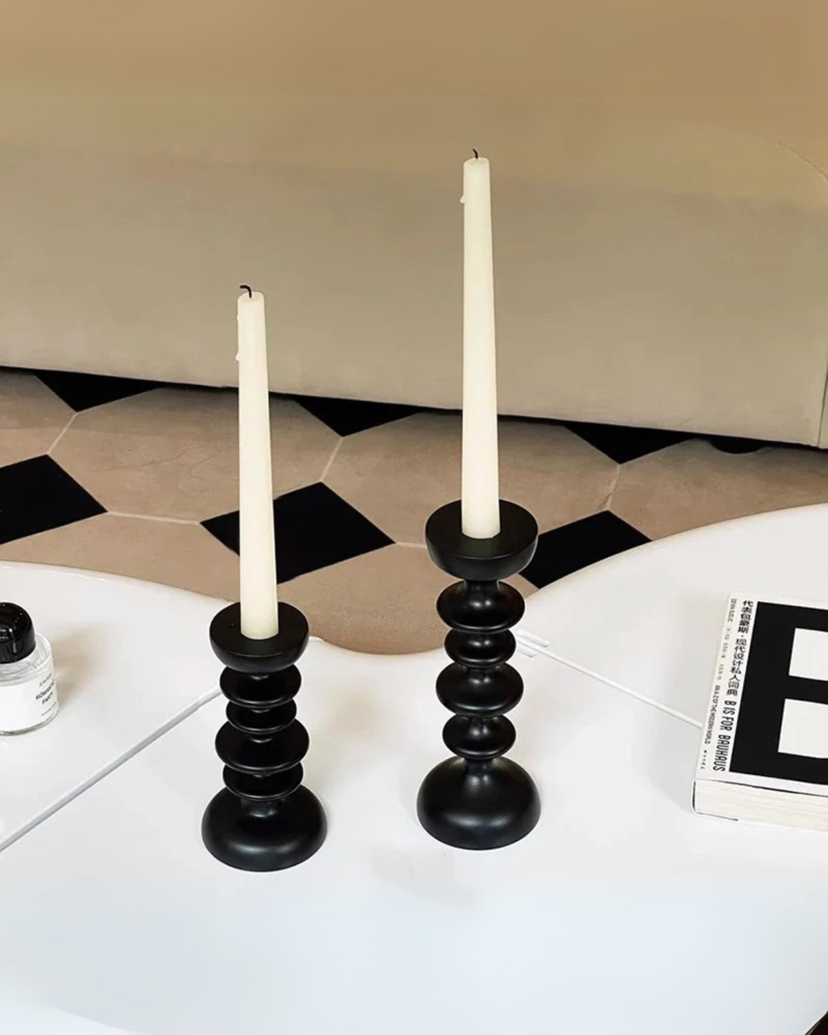 Carvallo Sculptor – Lyxig Träljushållare med Skulptural Elegans