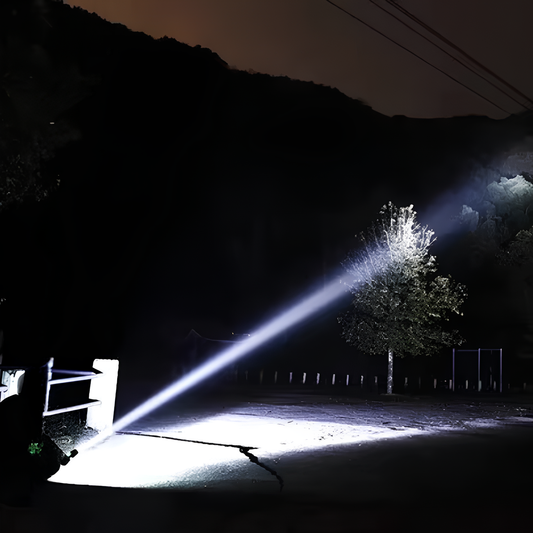 Uppladdningsbar LED-ficklampa med lång räckvidd