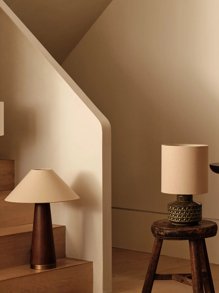 Glaserad Keramisk Bordsbelysning | Mid-Century Nattduksbordslampa | Naturlig Linneskärm | 15&quot; | Brick by Brick