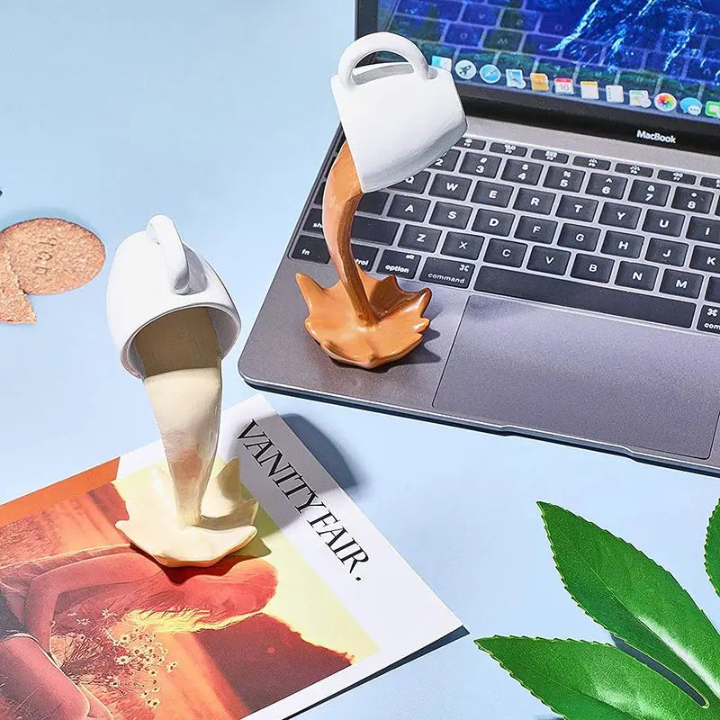 Flytande kaffekopp skulptur kreativ köks skrivbord dekoration