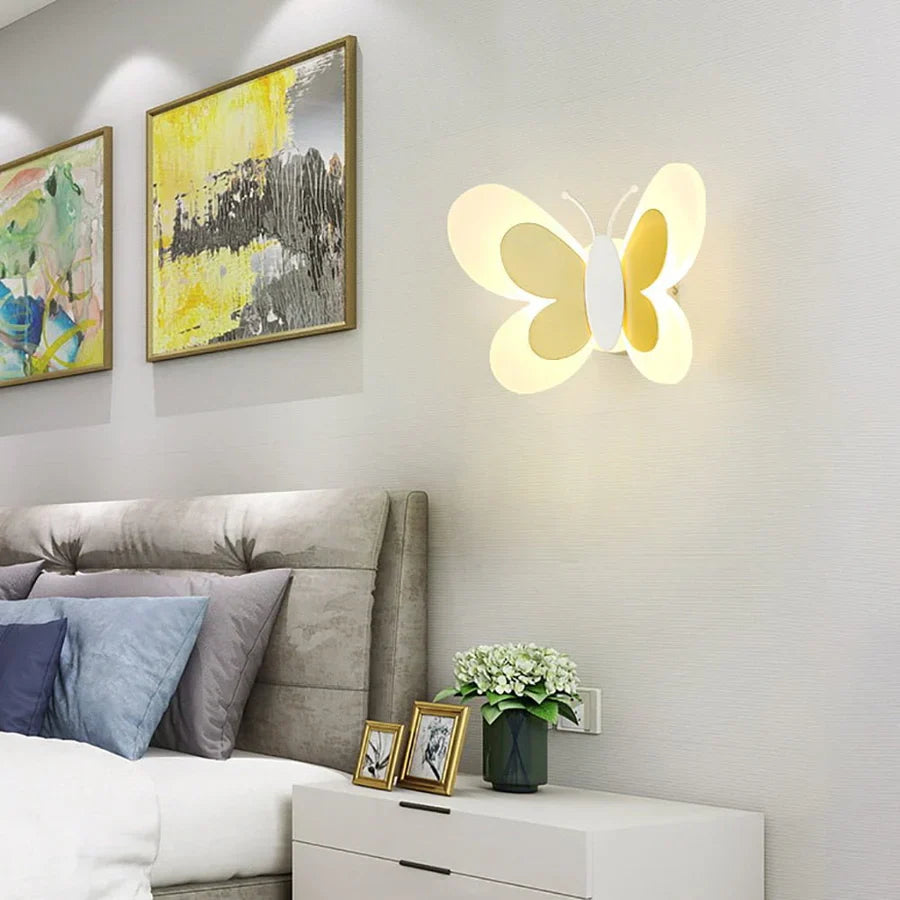 LED-vägglampa med fjärilsmotiv – Dekorativ belysning för bostadsutrymmen