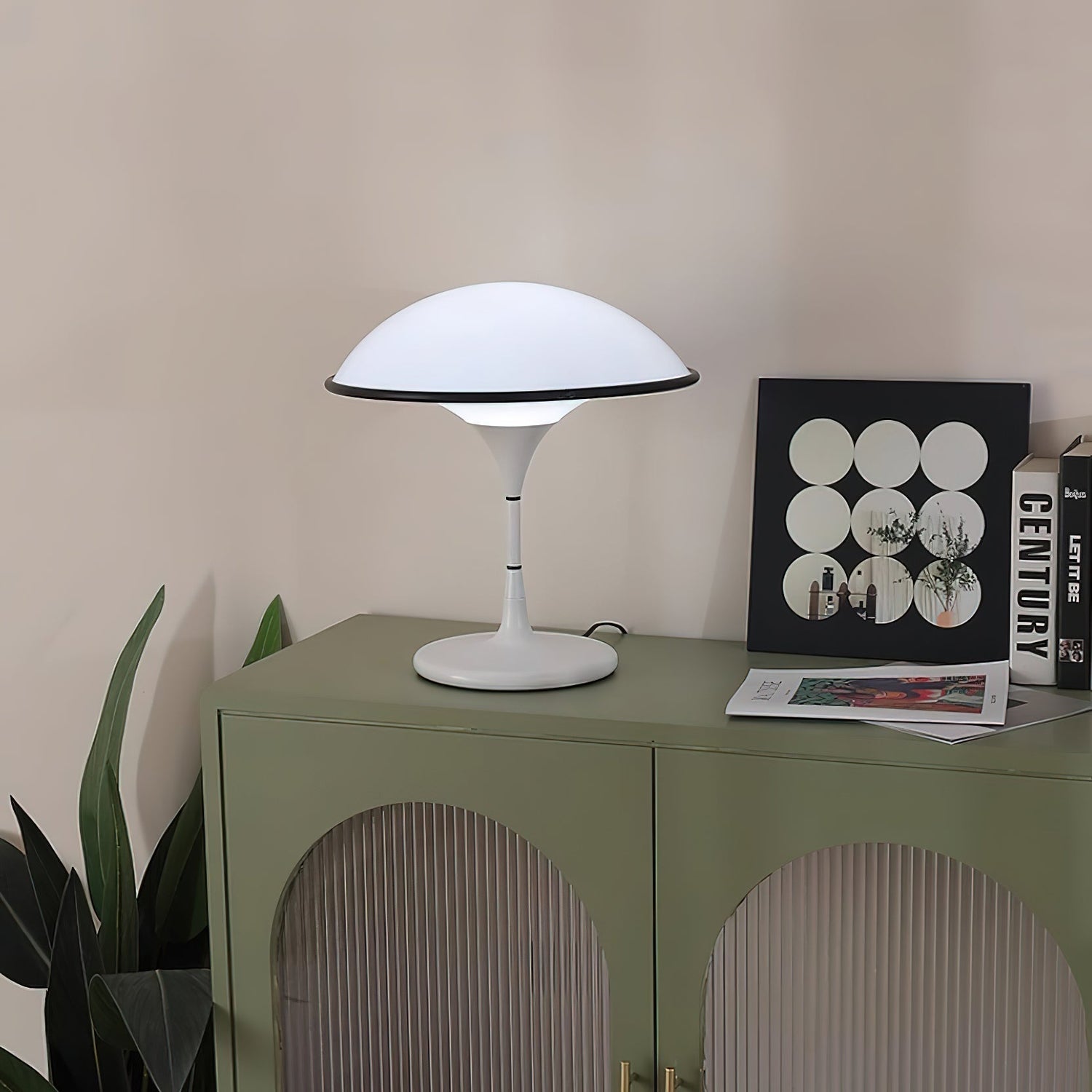 AuraForm - Elegant Bordslampa med Unik Design