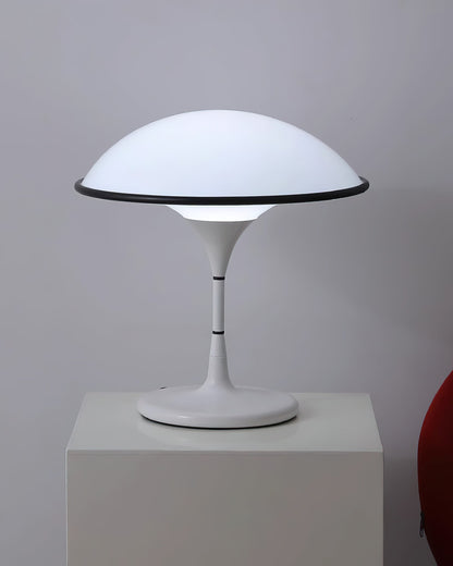 AuraForm - Elegant Bordslampa med Unik Design