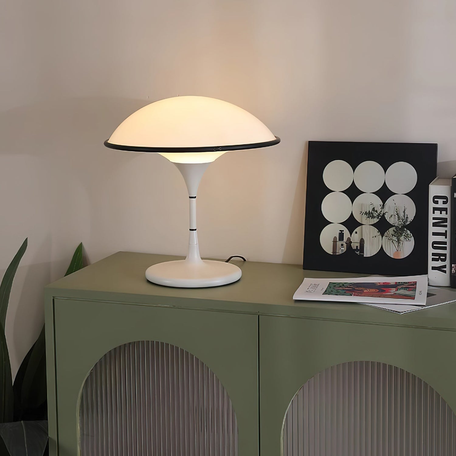 AuraForm - Elegant Bordslampa med Unik Design