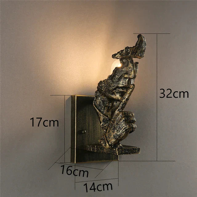 GoldenGaze - Modern Art Deco Vägglampa med Guld Ansiktsdesign