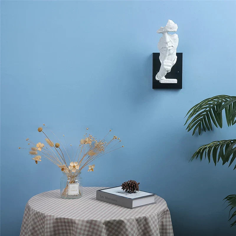 GoldenGaze - Modern Art Deco Vägglampa med Guld Ansiktsdesign