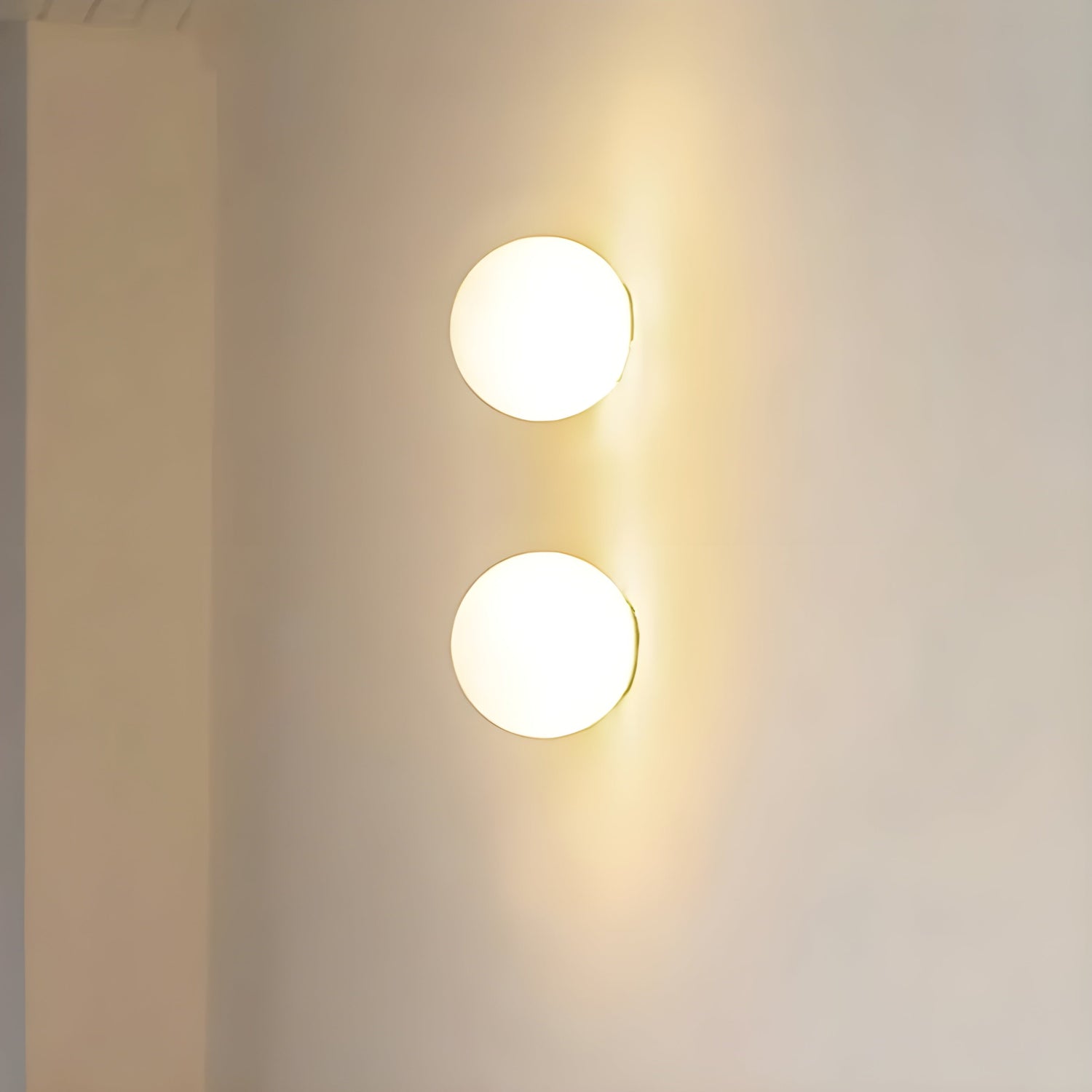 Rund Glas Vägglampa – Modern LED Lampa för Vardagsrum eller Hall