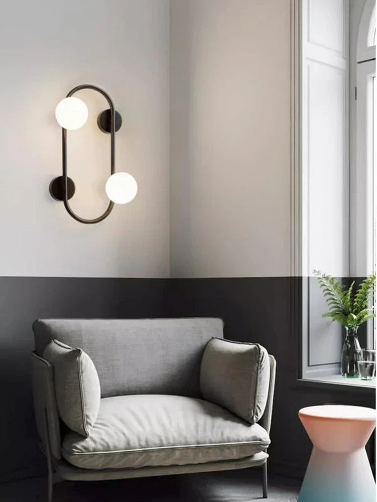 LuminoSphere - Modern mässingsvägglampa med glasbollar