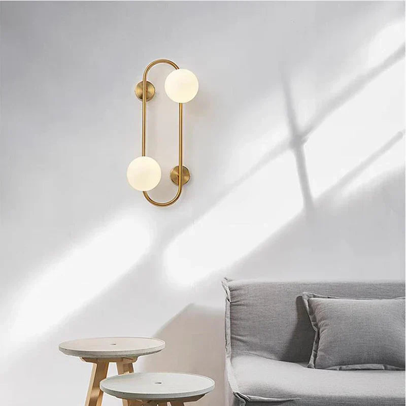 LuminoSphere - Modern mässingsvägglampa med glasbollar