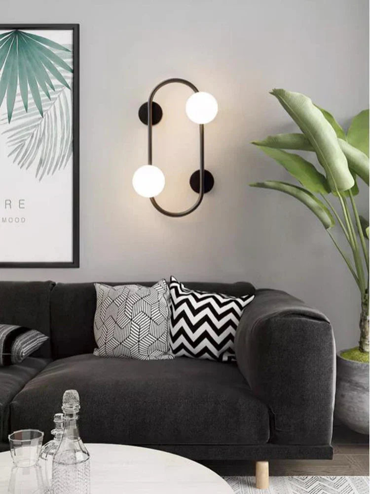 LuminoSphere - Modern mässingsvägglampa med glasbollar