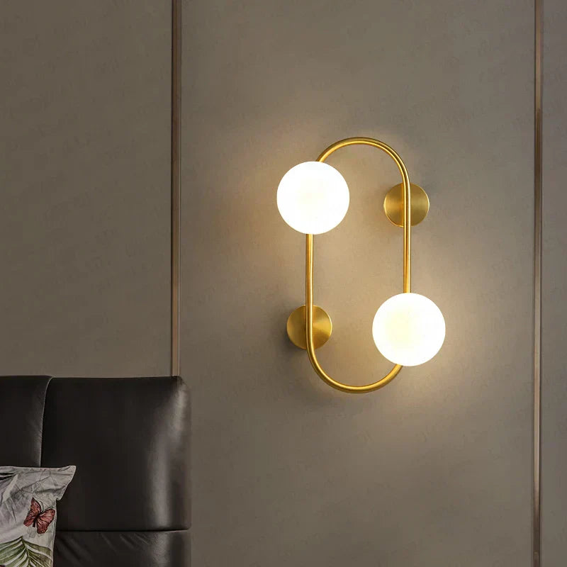 LuminoSphere - Modern mässingsvägglampa med glasbollar