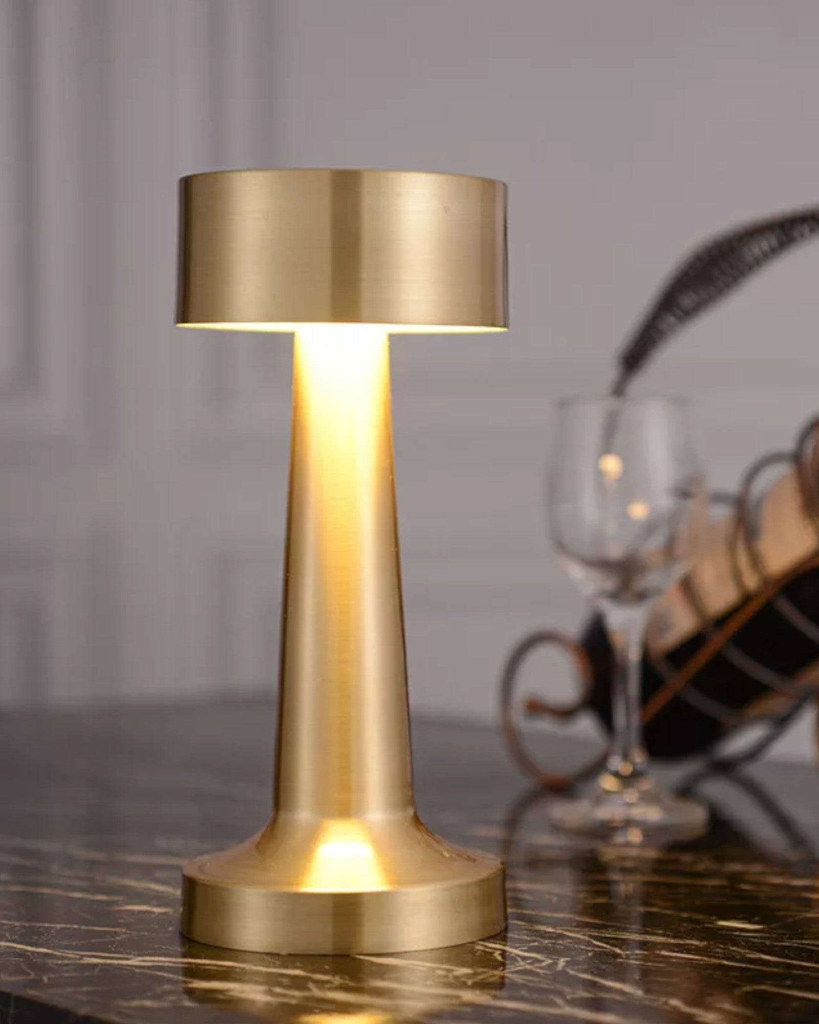 LED Bordslampa - Guld - Dimbara - Touchknapp - Modern Design