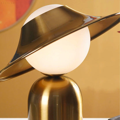 GoldSphere Lampa - Nordisk guldmetall bordslampa för heminredning