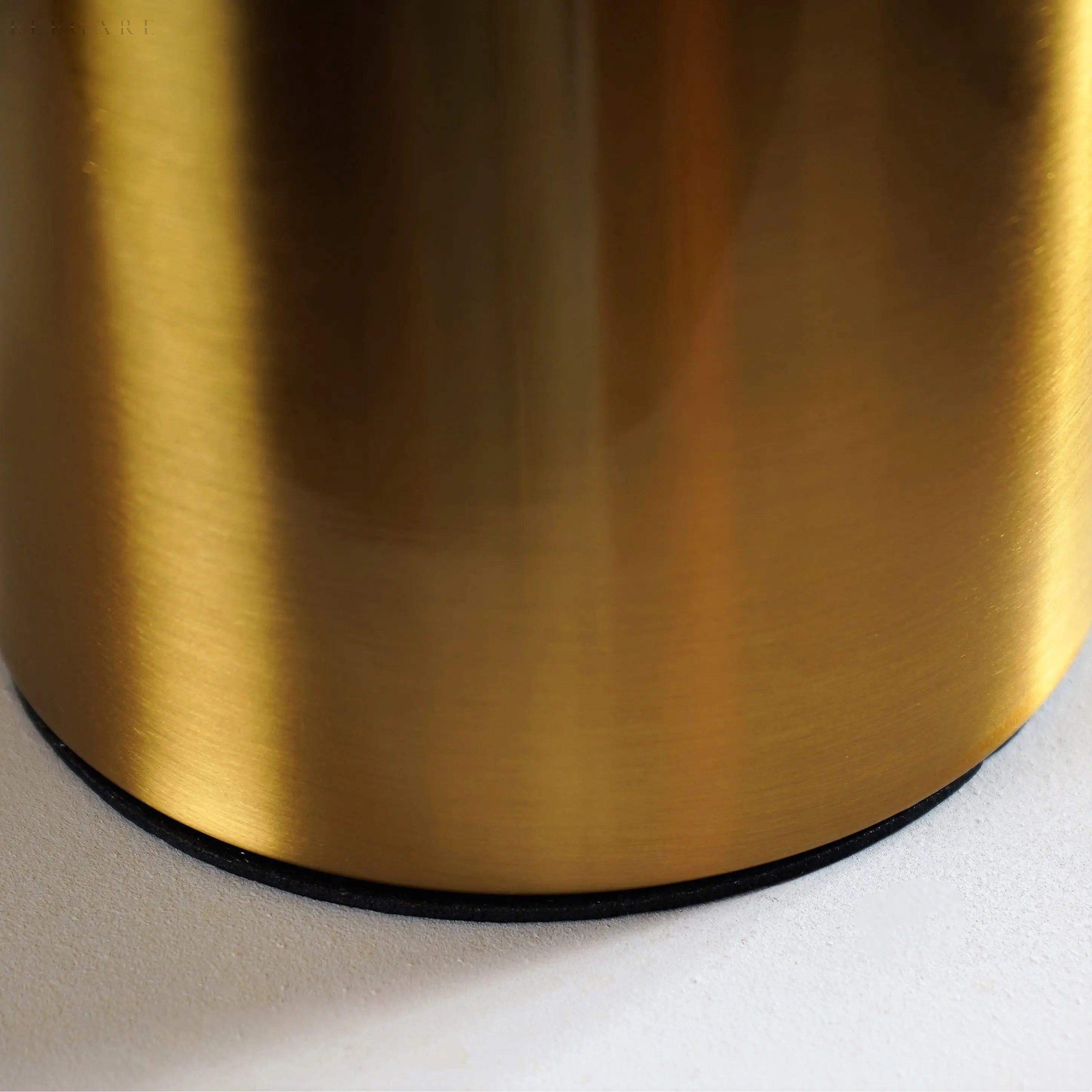 GoldSphere Lampa - Nordisk guldmetall bordslampa för heminredning