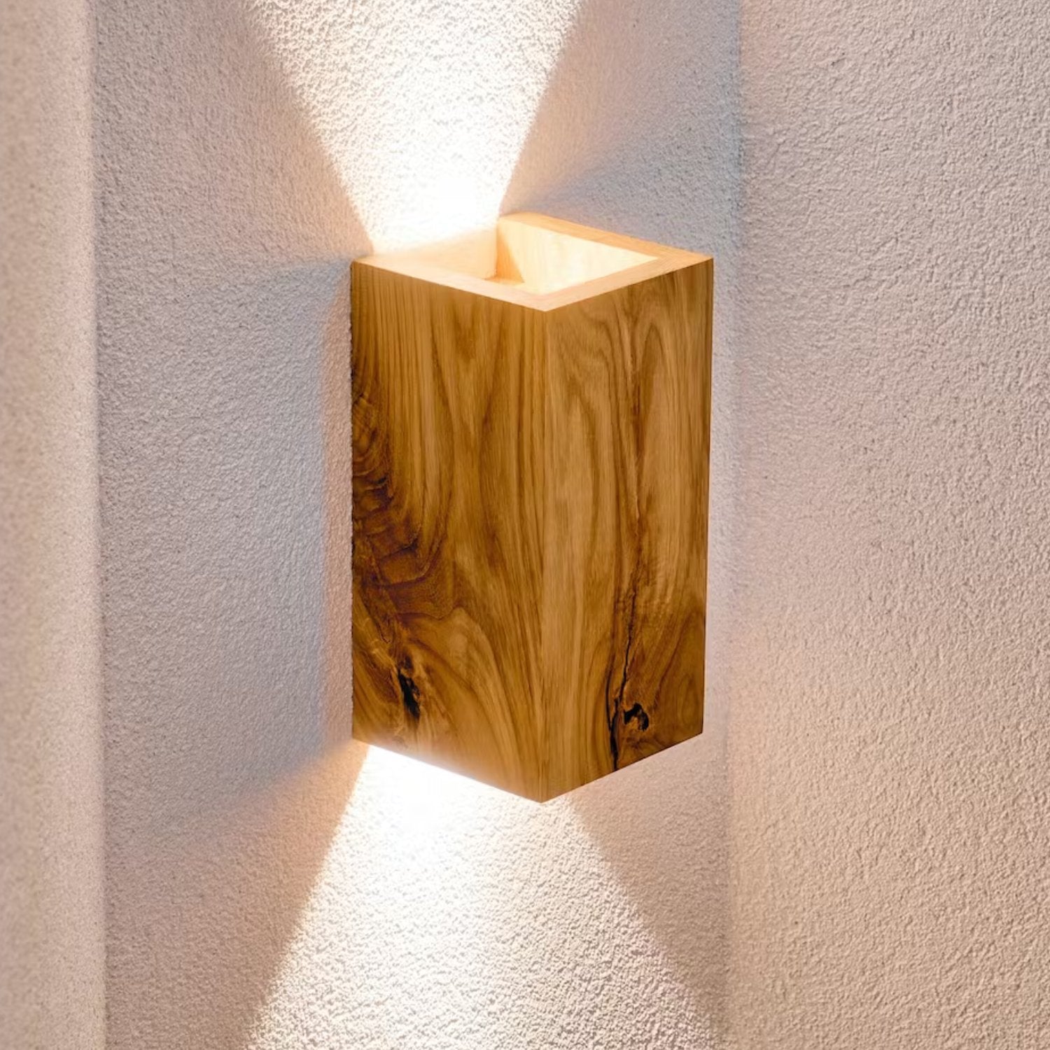NordicGlow – Rustik Trä Vägglampa med LED Belysning för Vardagsrum och Sovrum