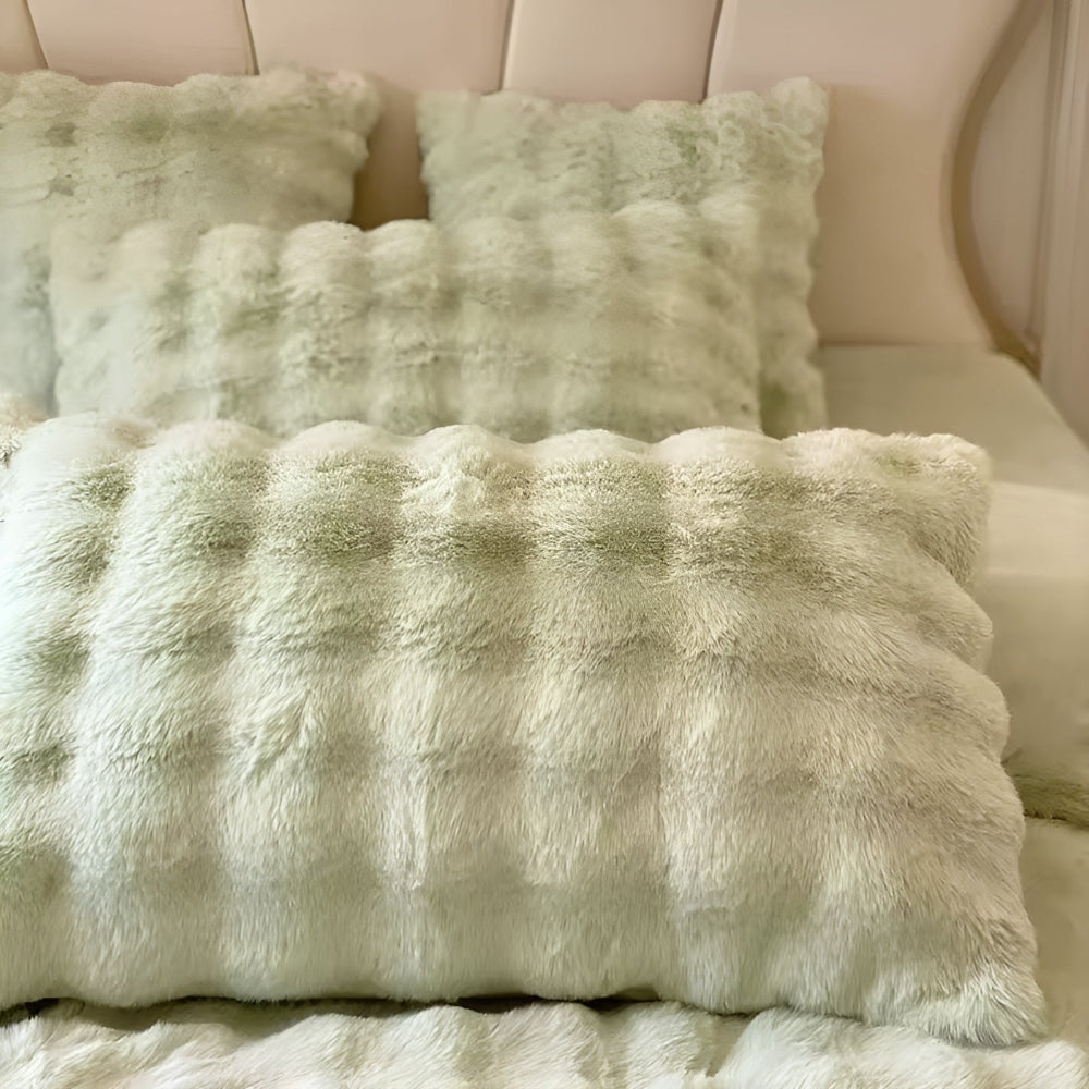 Lyxig faux fur kuddöverdrag – mjuk beröring, vinterredo design