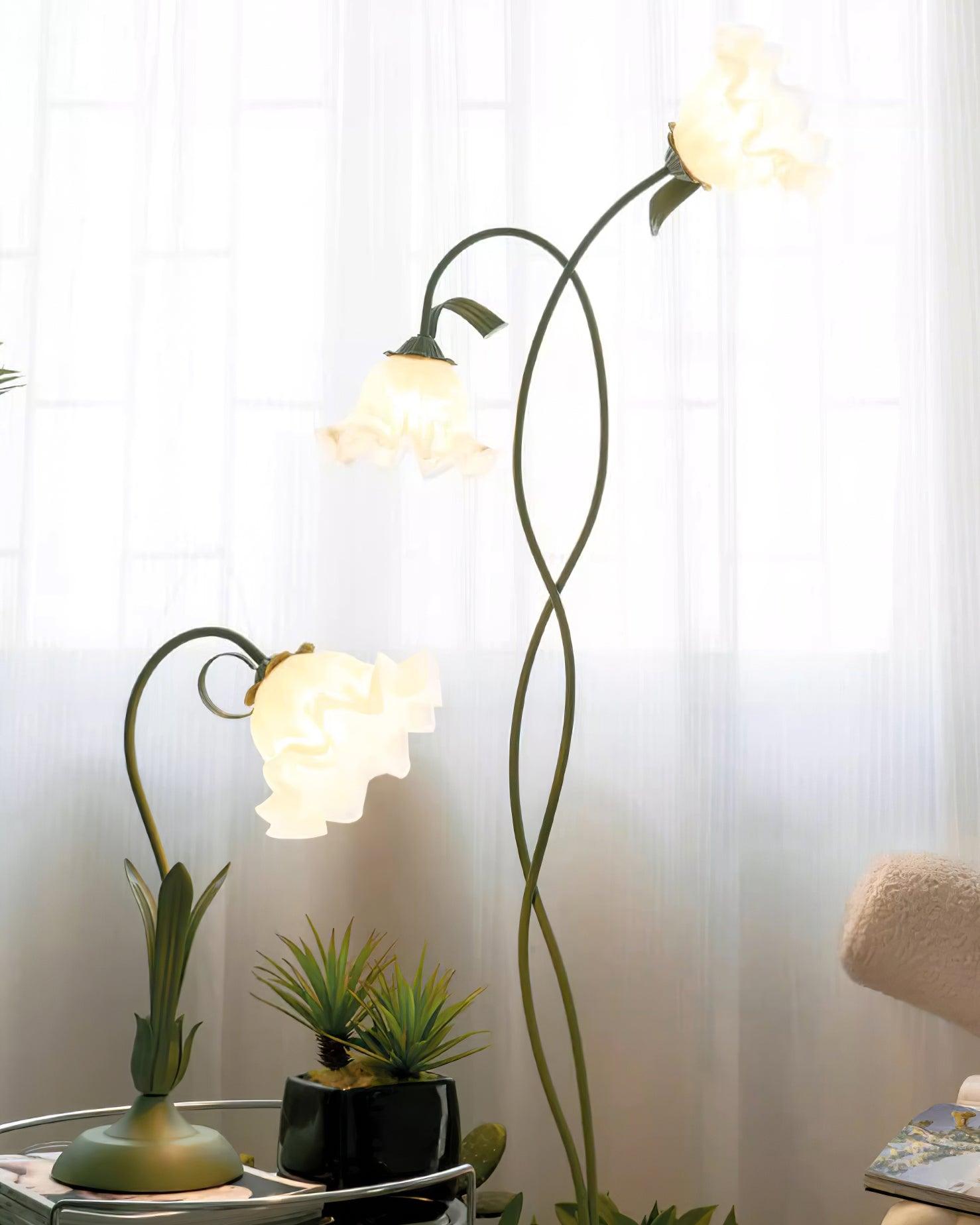 Calla Golvlampa | LED Golvlampa i blomform med dekorativ design