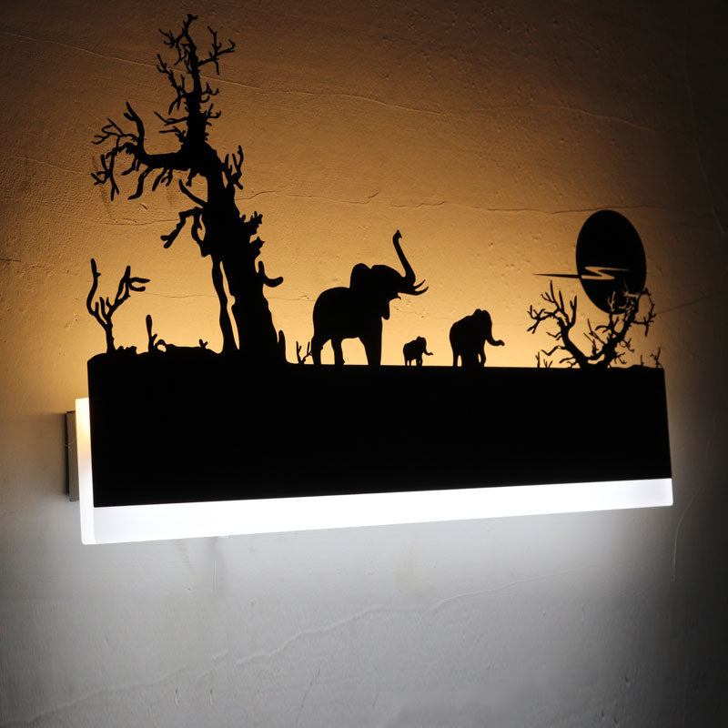 Vägglampa med mångsidig design