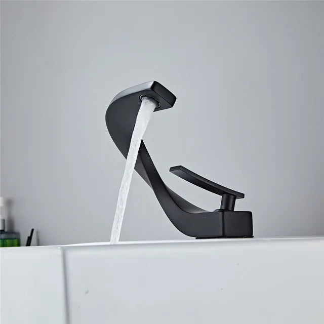 Sivra | Högkvalitativ designkran för moderna badrum