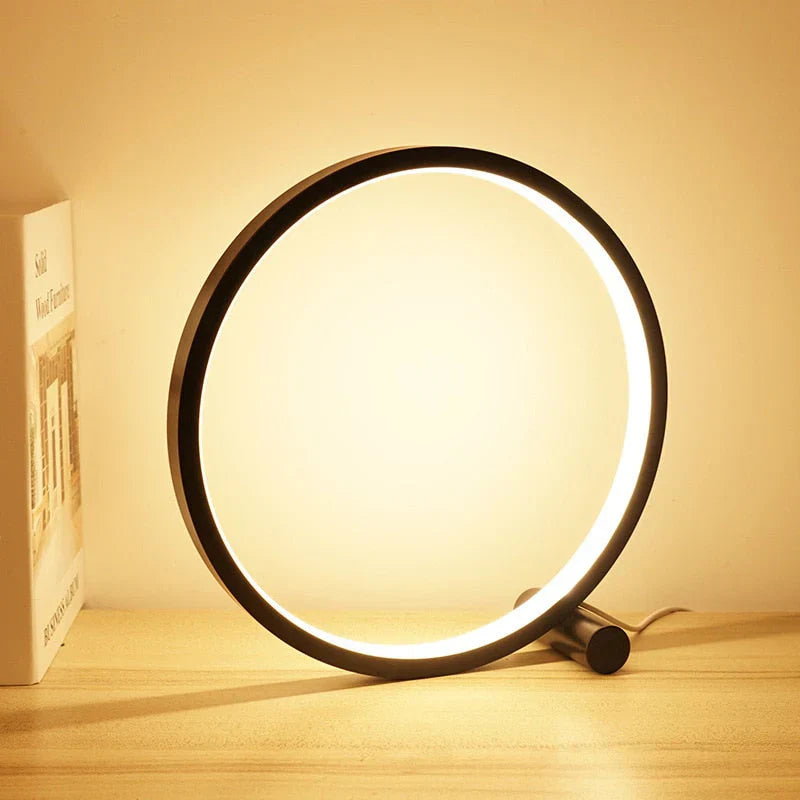 Laylie - Dimbara och Stilig Bordslampa
