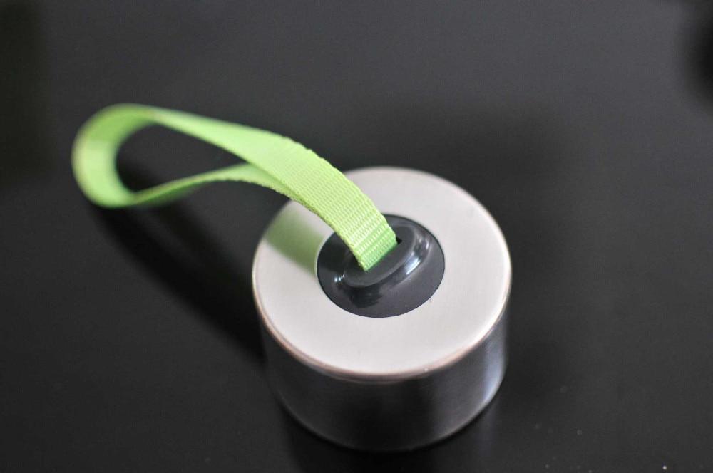 Vattenflaska med fruktsinfuser och juicepress