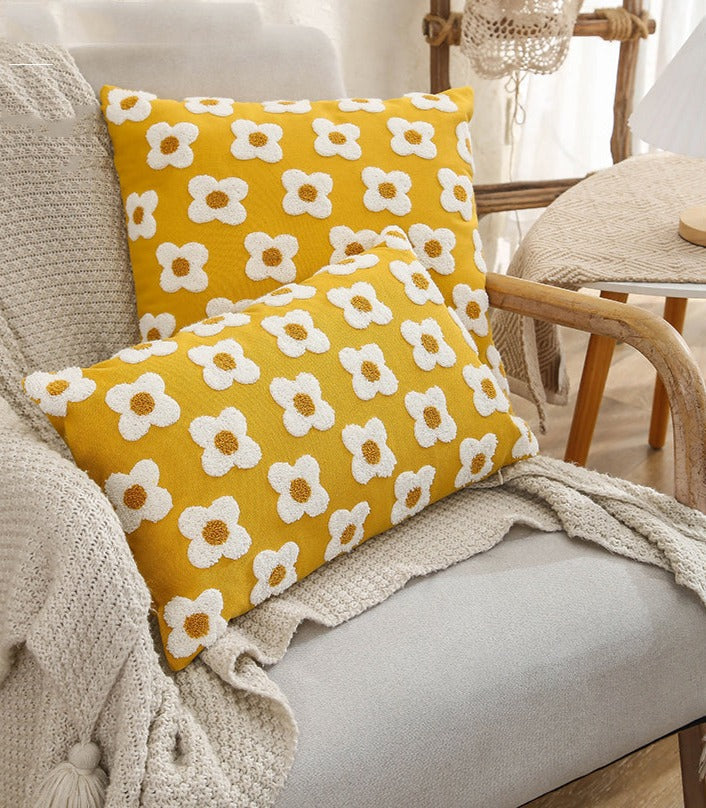 Carvallo – Broderad Ländkuddeöverdrag med Lekfulla Margueriter