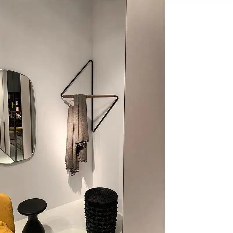 Carvallo – Stilren Hörnhängare med Minimalistisk Design i Trä och Metall