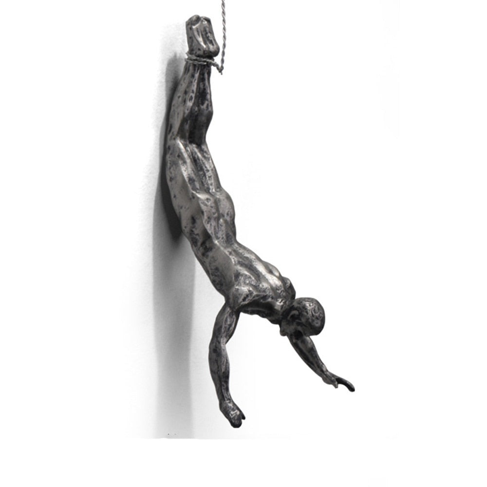 ArtiClimb Väggfigur | Klättrande skulptur i konstharp
