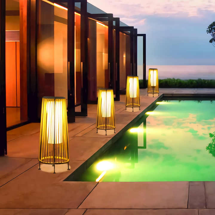 Solar LED Rattanlampa – Stor utomhusbelysning i oval design för trädgård och terrass