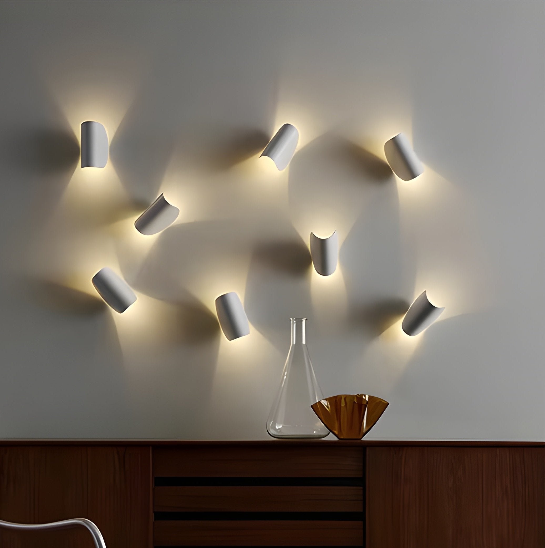 Arcella | Dimbar LED-vägglampa i kurvig design för varmt ambientljus
