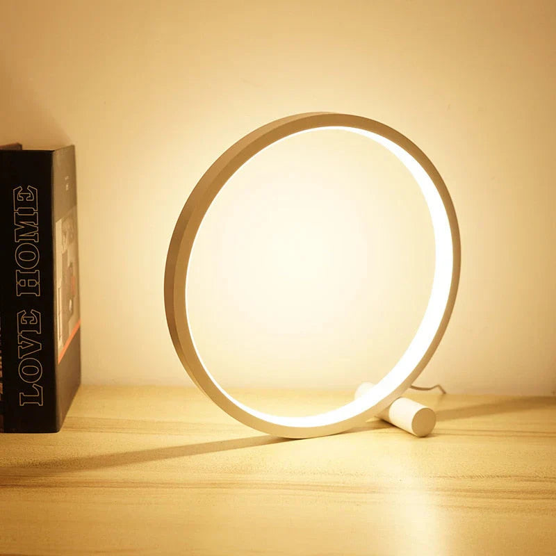 Laylie - Dimbara och Stilig Bordslampa