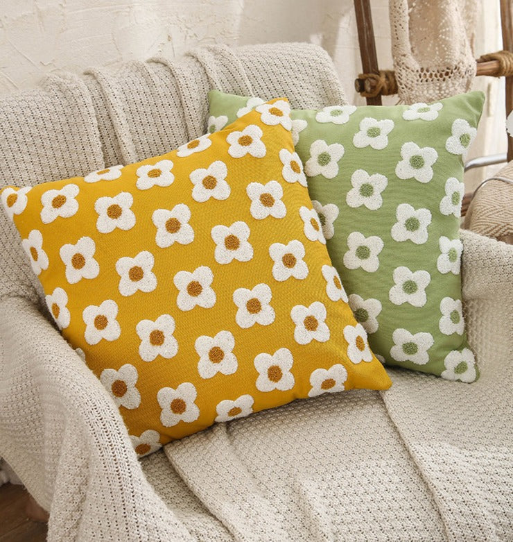 Carvallo – Broderad Ländkuddeöverdrag med Lekfulla Margueriter