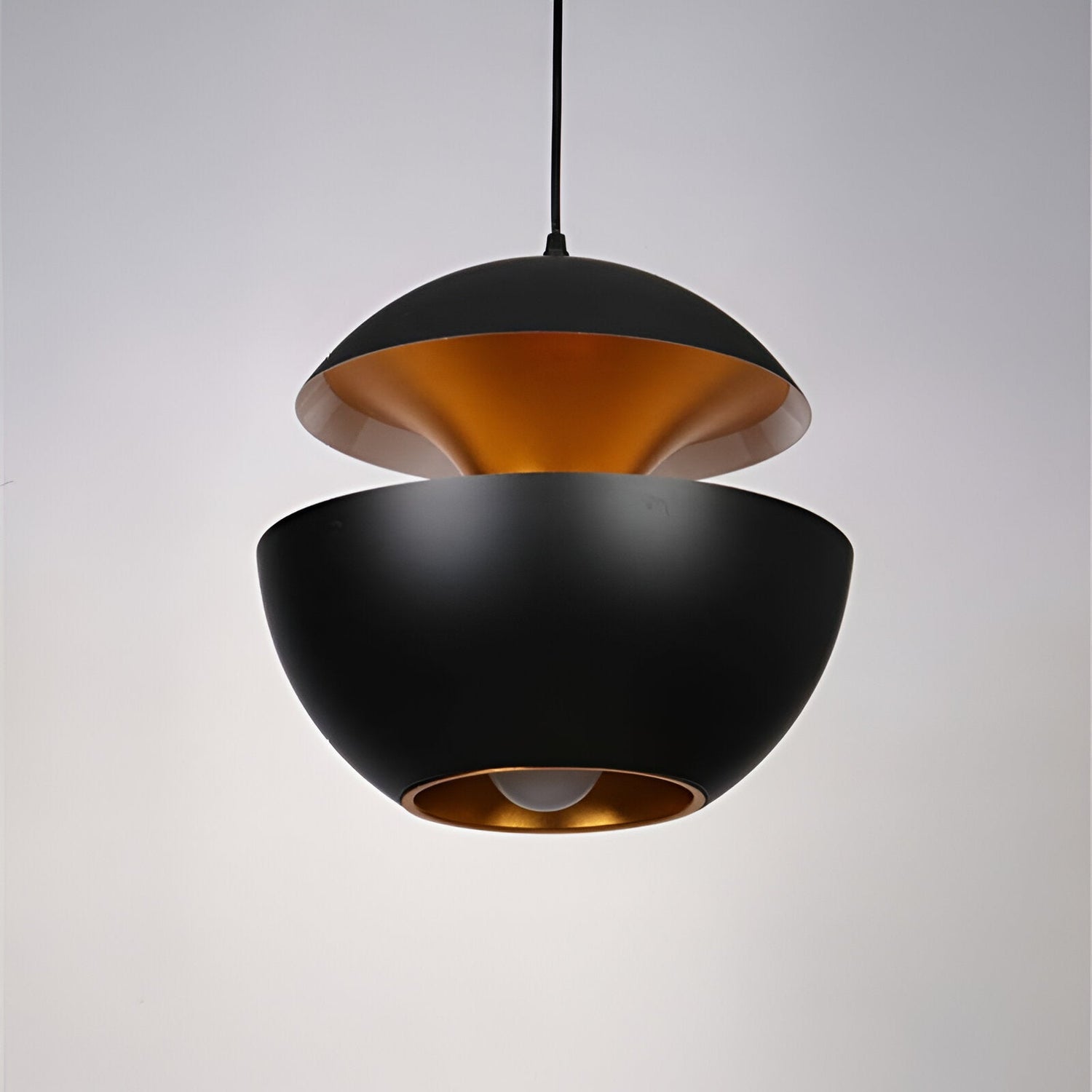 AppleGlow Taklampa – Konstnärlig E27 Taklampa i svart-vitt med solsdesign