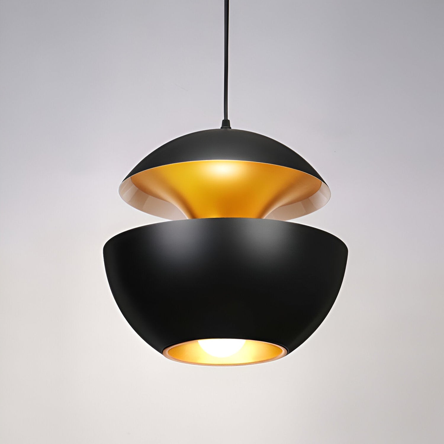 AppleGlow Taklampa – Konstnärlig E27 Taklampa i svart-vitt med solsdesign