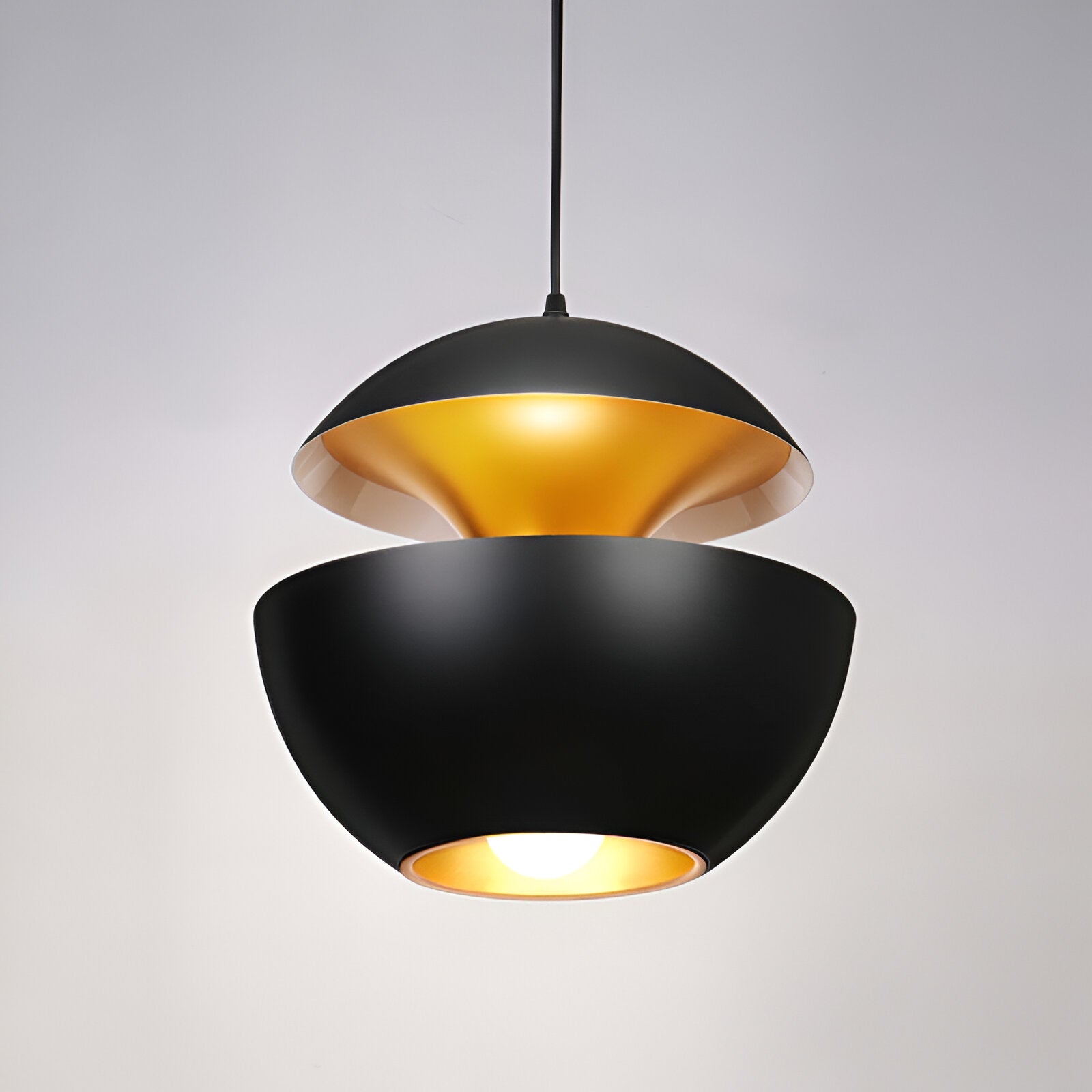 AppleGlow Taklampa – Konstnärlig E27 Taklampa i svart-vitt med solsdesign