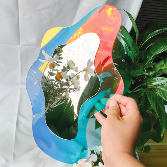 ReflectaForm – Geometrisk spegel med modern layout och konstnärliga vinklar